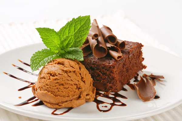 Chocolate Chip Brownie with ice cream — Stock Photo, Image