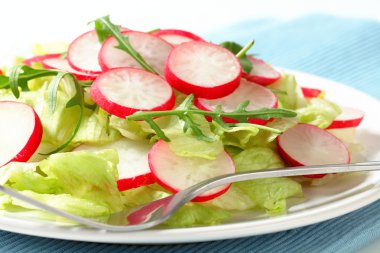 Taze sebze salatası.