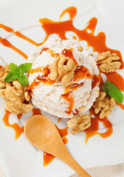 Walnut ice cream with caramel sauce