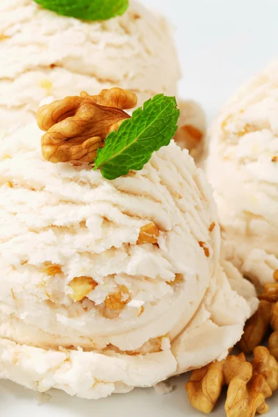 Walnut ice cream — Stock Photo, Image