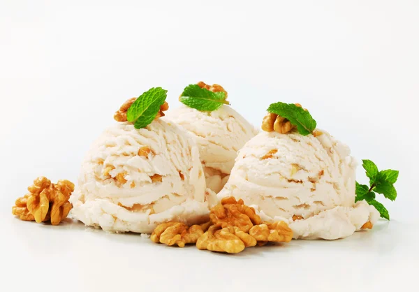 Walnut ice cream — Stock Photo, Image