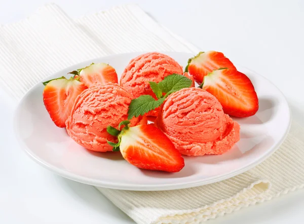 Strawberry sherbet — Stock Photo, Image