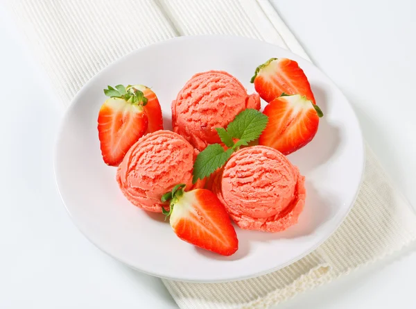 Strawberry sherbet — Stock Photo, Image