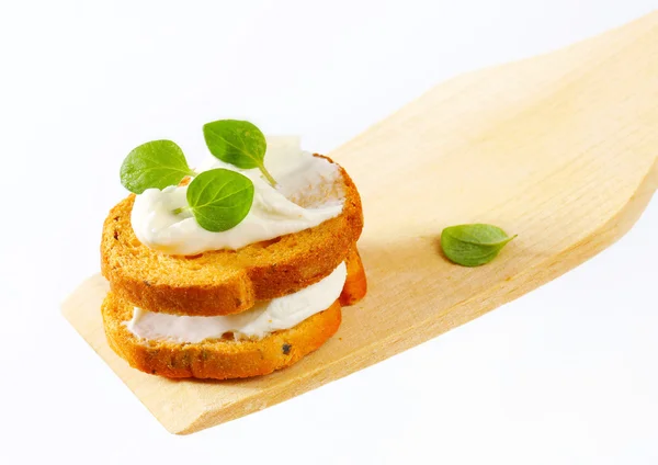 Mini toasts with cream cheese — Stock Photo, Image