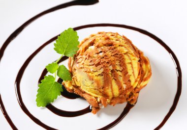 Vanilyalı çikolatalı dondurma.