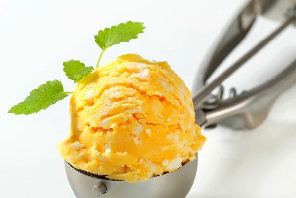 Mango lemon ice cream — Stock Photo, Image