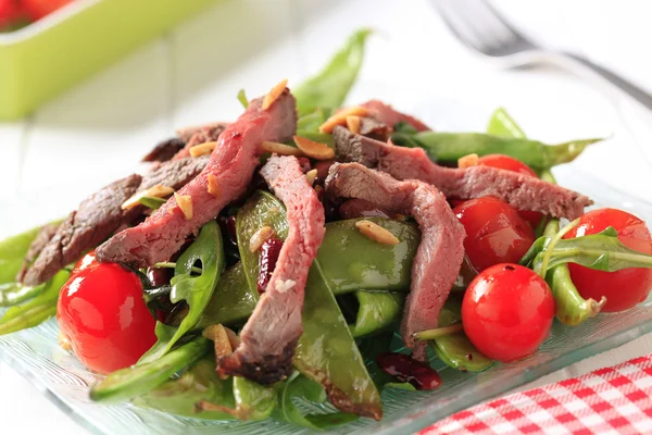 Carne asada y verduras — Foto de Stock