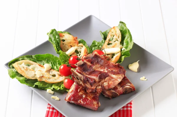 Gerookt varkensvlees ribben — Stockfoto