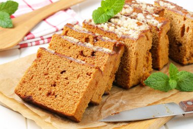 zencefilli ekmek dilimlenmiş