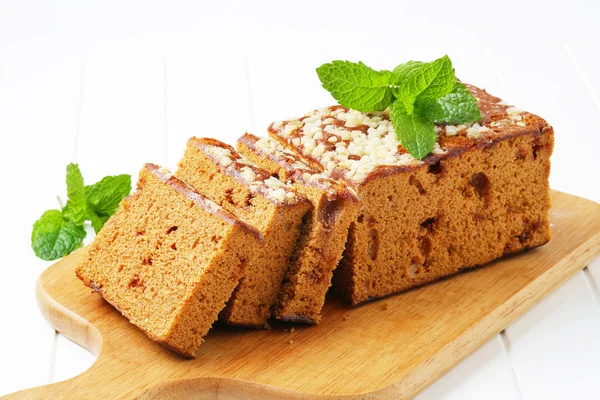 Sliced gingerbread loaf — Stock Photo, Image