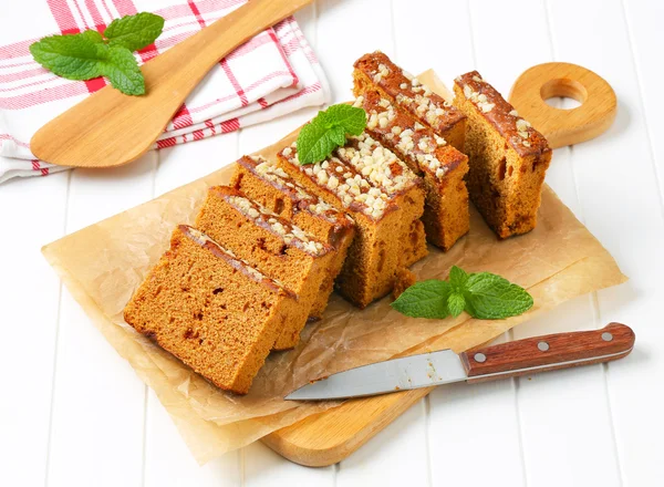Sliced gingerbread loaf — Stock Photo, Image