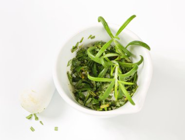 bir harç içinde taze biberiye