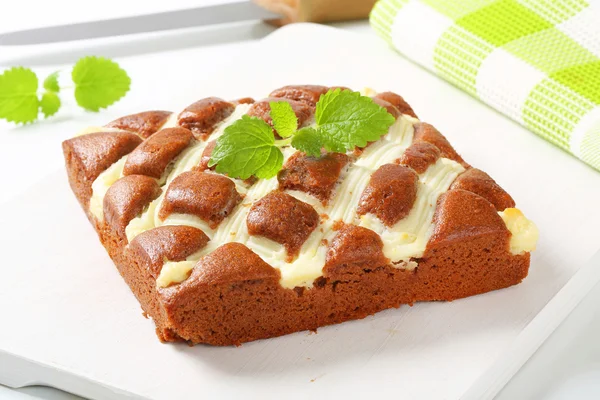 Gingerbread cake with cheese — Stock Photo, Image