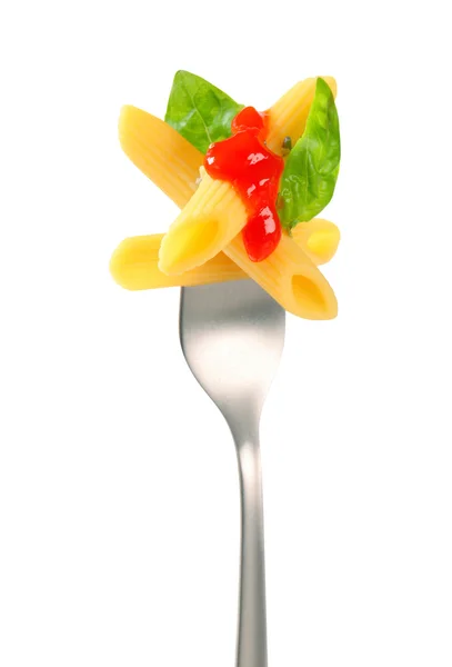 Pasta rören på gaffeln — Stockfoto