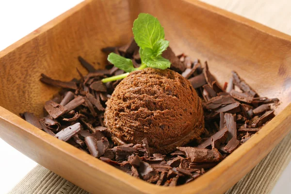 Colher de sorvete e raspas de chocolate — Fotografia de Stock