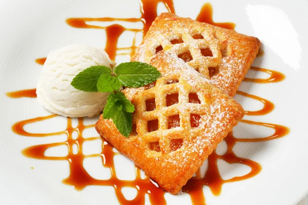 Little apricot pies with ice cream — Stock Photo, Image