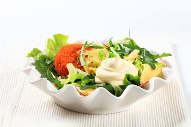 Peynirli yeşil salata