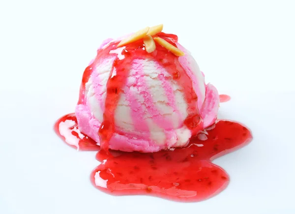 Raspberry ice cream — Stock Photo, Image