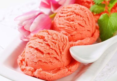 meyve şerbet ve taze Lale Kepçe