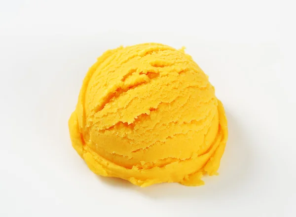 Scoop of yellow sorbet — Stock Photo, Image