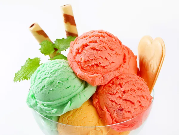 Frutta sorbetti in gelato coupé — Foto Stock