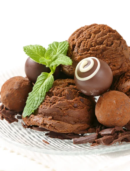 Chocolade-ijs en truffels — Stockfoto