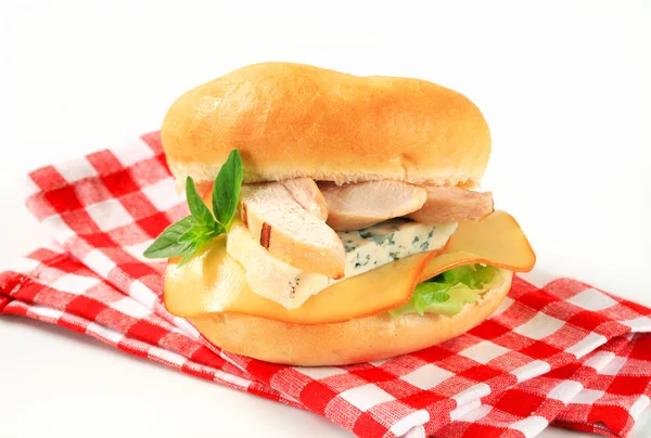 Kip en kaas sandwich — Stockfoto