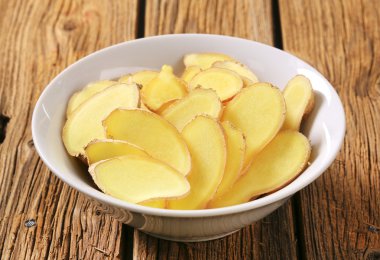 taze zencefil dilimleri