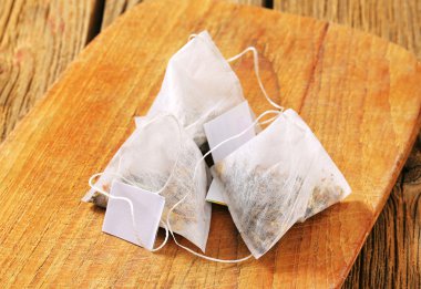 Piramit şeklinde çay poşeti