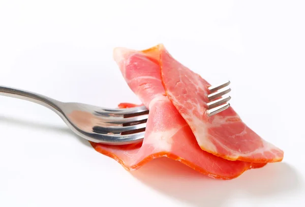 Carne di maiale affumicata sulla forchetta — Foto Stock