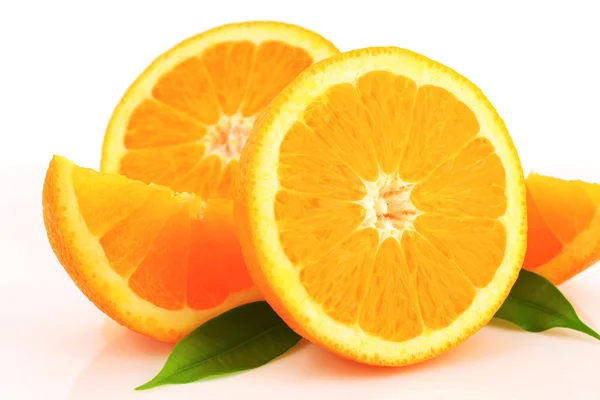 Połówki pomarańczy i kliny — Zdjęcie stockowe