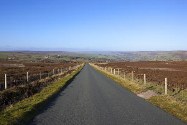 Upland road in autumn — Stock Photo, Image