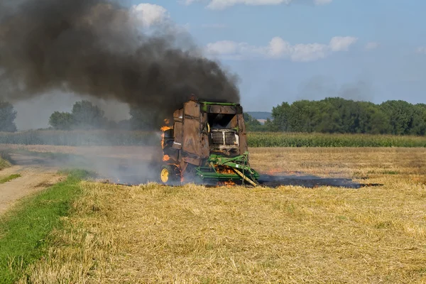 Burning round baler — Stock Photo, Image