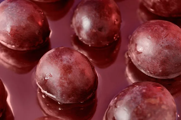 Druiven in druivensap — Stockfoto