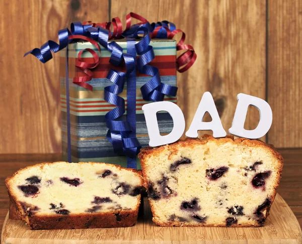 Citroen blueberry poundcake en een cadeau voor papa — Stockfoto