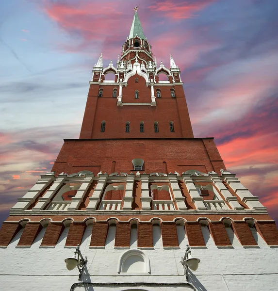 Torre Troitskaya y torre Kutafia, Kremlin de Moscú, Rusia — Foto de Stock