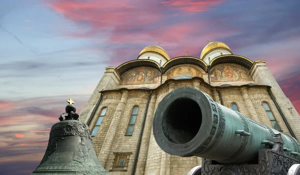 Царская пушка и Царский колокол, Московский Кремль — стоковое фото
