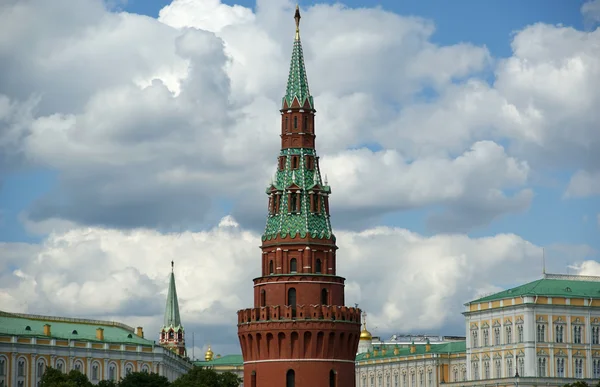 Moskevský Kreml střílel z velkého kamenného mostu. Rusko — Stock fotografie