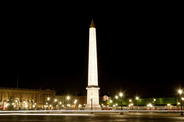 Place de la Concorde e Obelisco di Luxor di notte, Parigi — Foto Stock