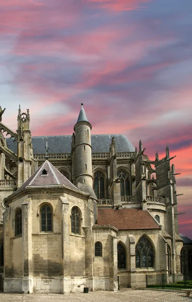 Domkyrkan (notre dame) av senlis, oise, Picardie, Frankrike — Stockfoto