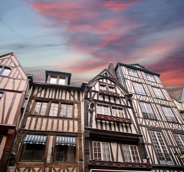 Alte Fachwerkhäuser in rouen, Frankreich — Stockfoto