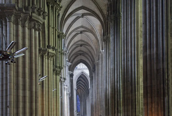 Interior da catedral gótica em Rouen, França — Fotografia de Stock