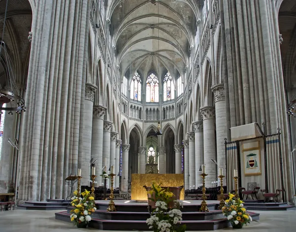 Interieur van de gotische kathedraal in rouen, Frankrijk — Stockfoto