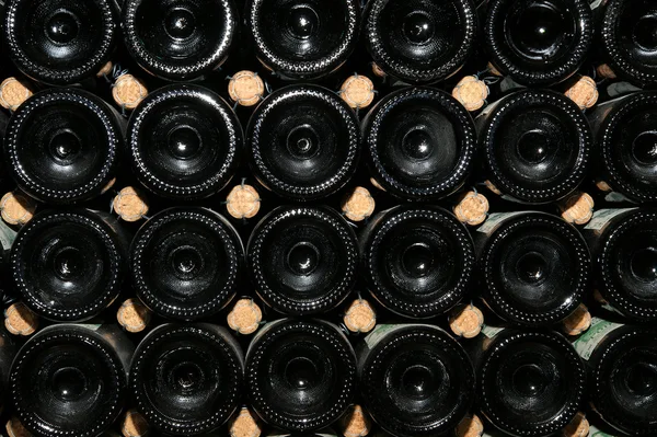 Bouteilles de vin dans Wall Rack — Photo
