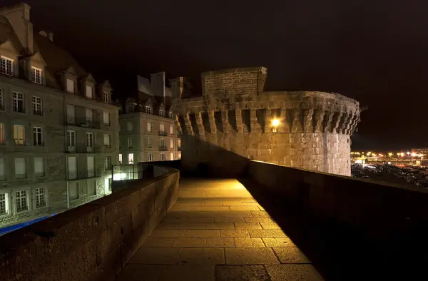 Saint-Malo w nocy - Francja — Zdjęcie stockowe