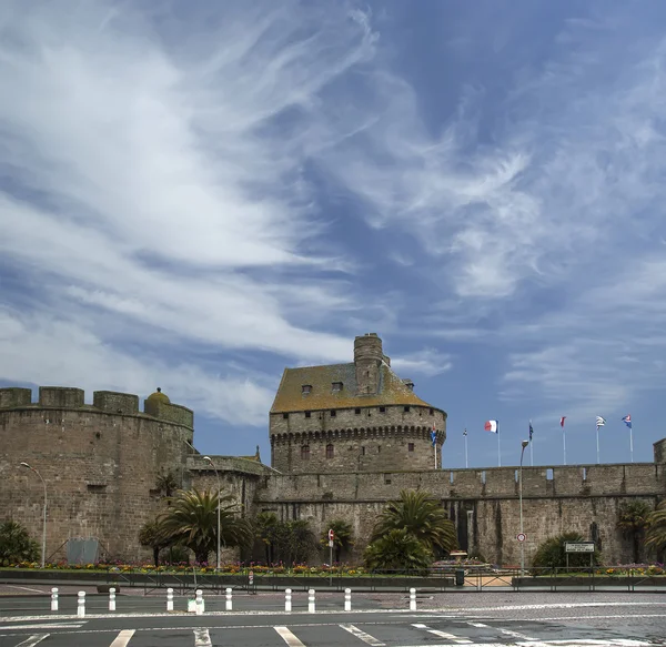 Saint-Malo-- is a walled port city in Brittany in northwestern France — Stock Photo, Image