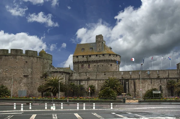 Saint-Malo--är en muromgärdad stad i Bretagne i nordvästra Frankrike — Stockfoto