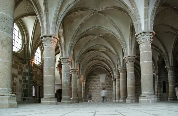 El claustro. Mont Saint-Michel, Normandía, Francia — Foto de Stock