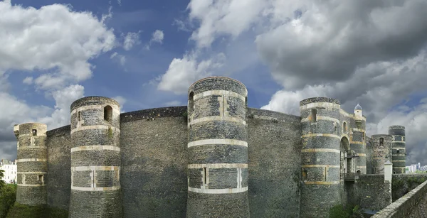 外部的法国昂热市昂热城堡 (全景) — 图库照片