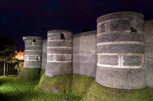 Esterno del Castello di Angers di notte, città di Angers, Francia — Foto Stock